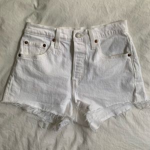 Levi’s white denim mid rise shorts